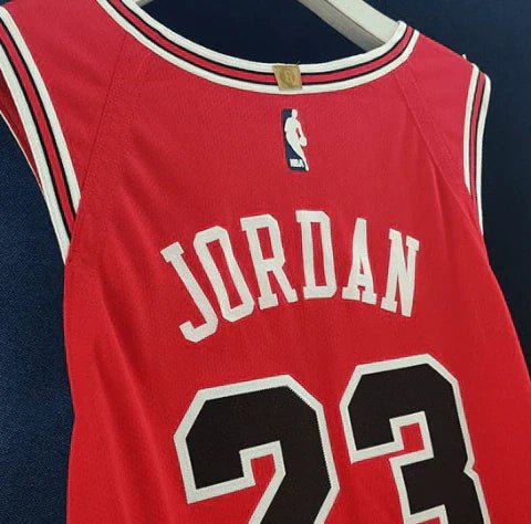 Regata NBA Chicago Bulls Icon Edition Authentic Jordan 23 - Vermelha - Imagem 3