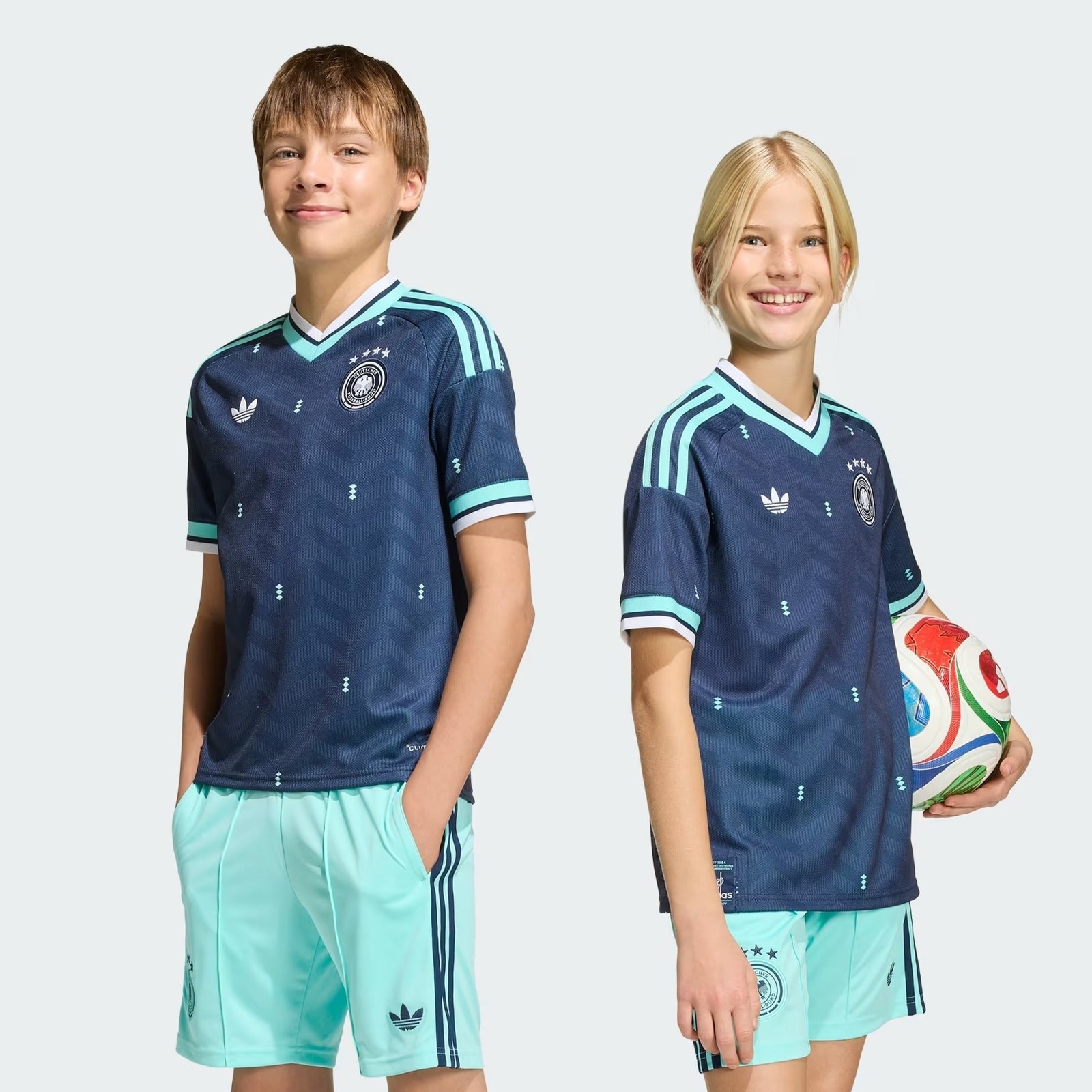 Conjunto Infantil Alemanha 2026/27 II Kit